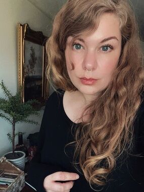 Meet your Posher, Hailey (Theia)